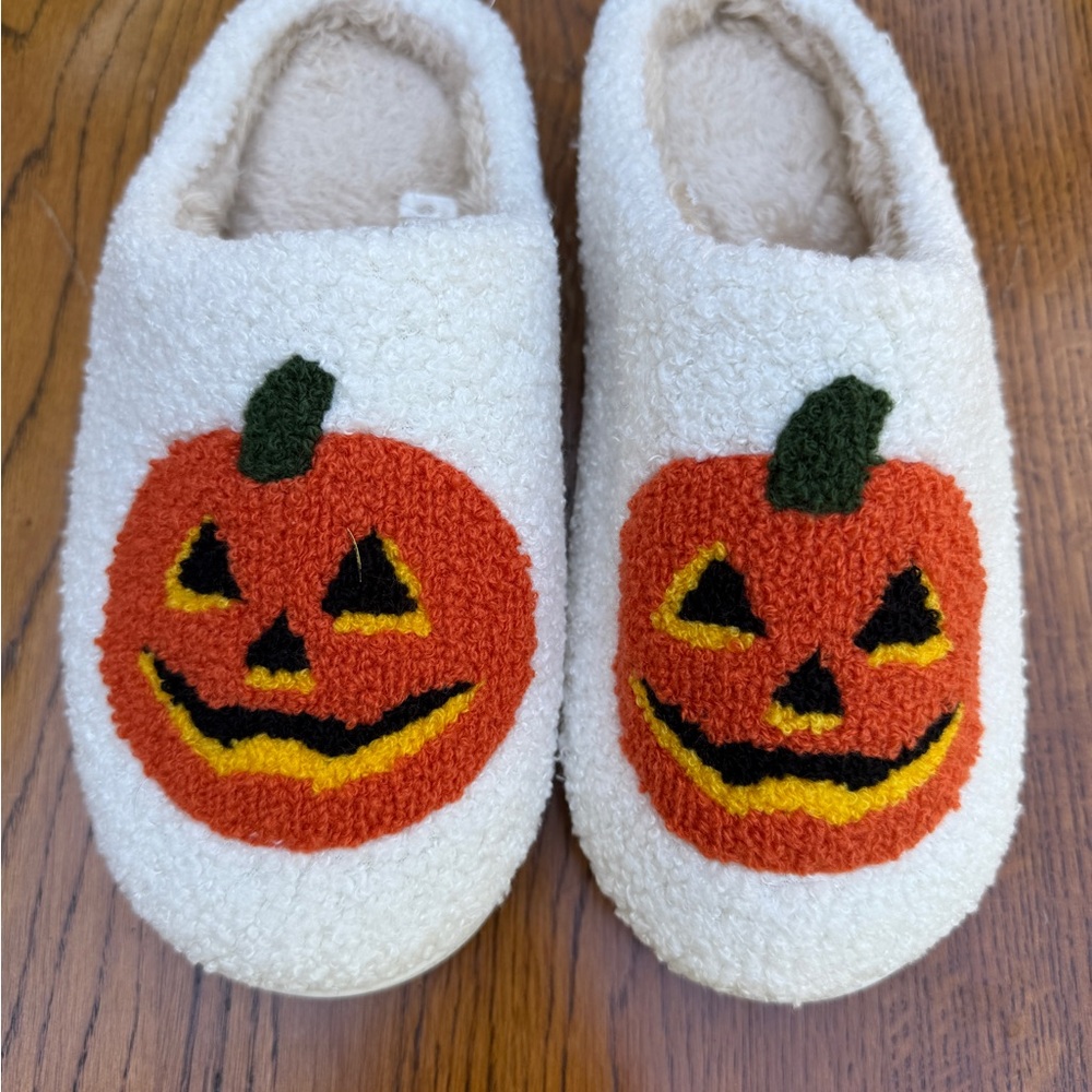 Halloween Pumpkin Slides Women’s Size SM 6-8 EUC Cute Fall Slippers White